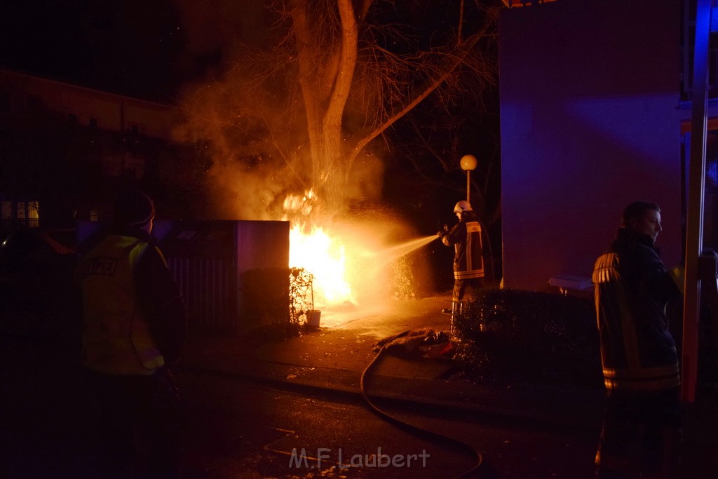 Mehrere Muell Sperrmuellbraende Köln Vingst Ansbacherstr P18.JPG - Miklos Laubert